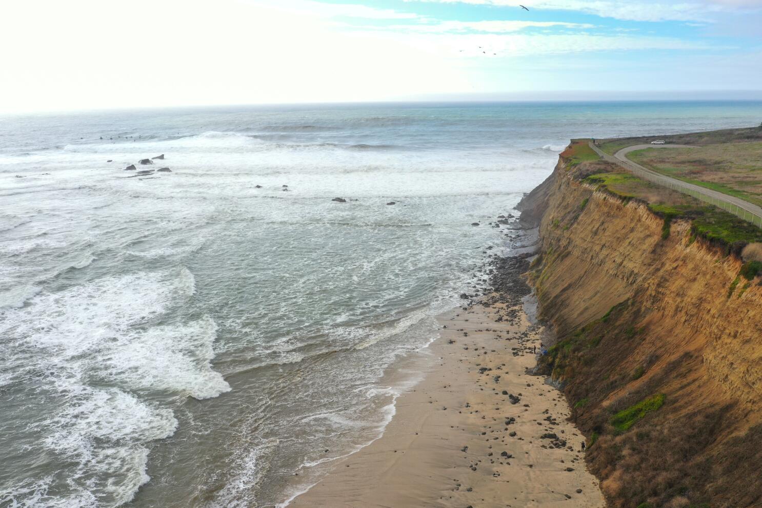 Body believed to be Half Moon Bay plane crash victim is found off