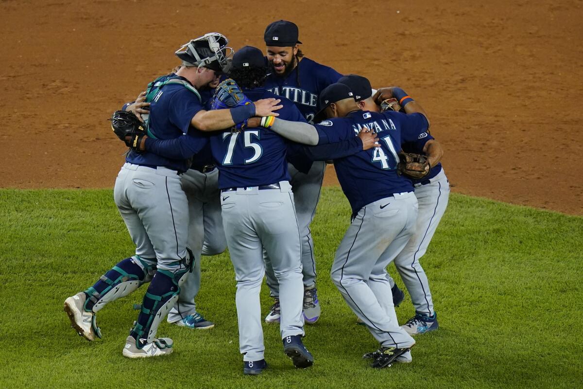 Mets trade for 2 Mariners relievers, but there's a catch