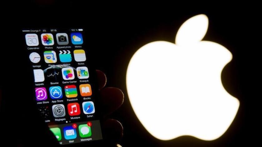 La mayoría de los estadounidenses quieren que Apple desbloquee el iPhone utilizado por uno de los tiradores de San Bernardino.
