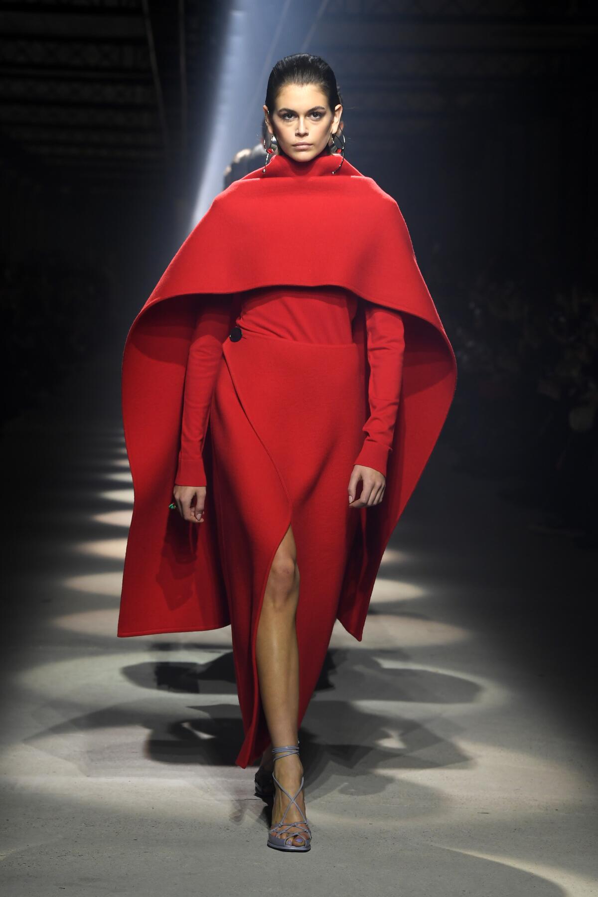 Paris Fashion Week makes it official: You need a cape for fall 2020 - Los Angeles Times Paris Fashion Week makes it official: You need a cape for fall 2020 - Los Angeles Times