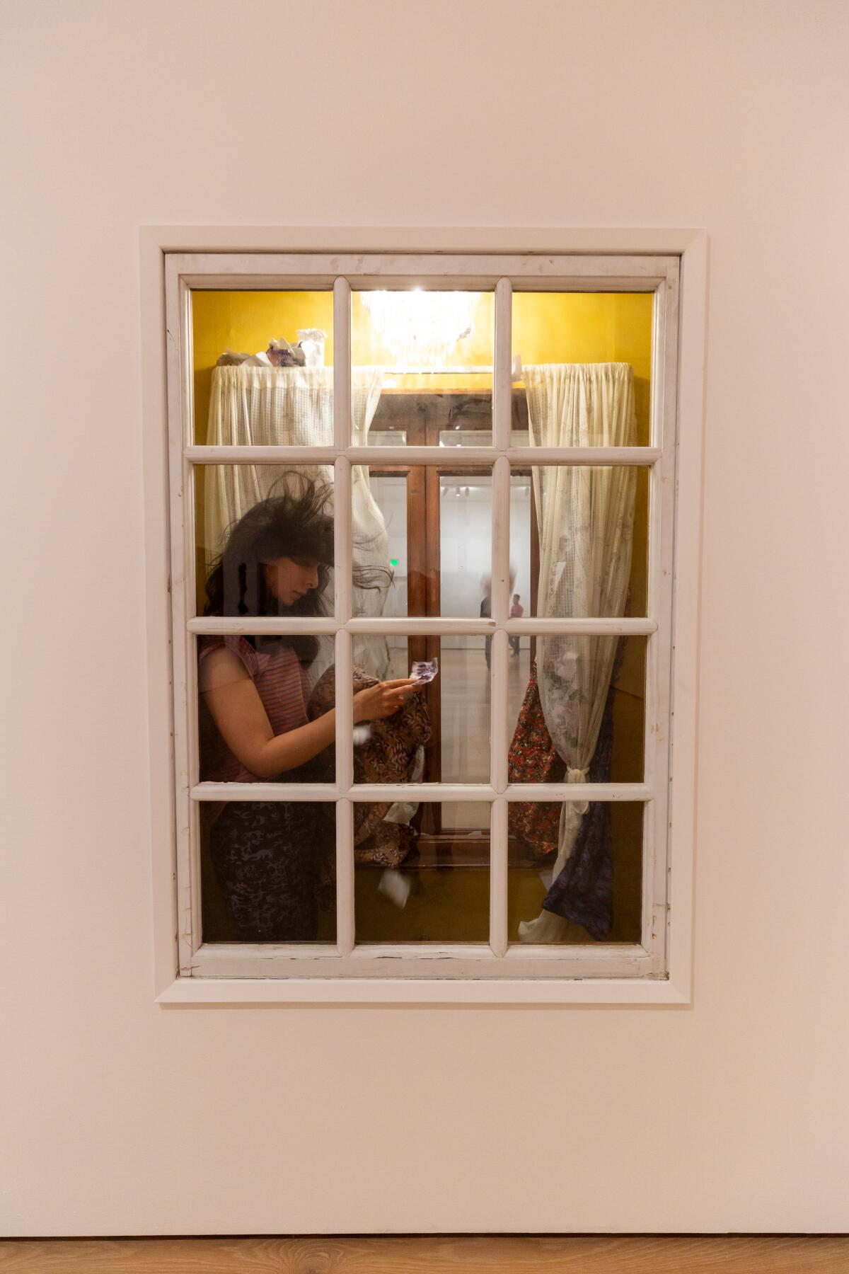 Roksana Pirouzmand, "Between Two Windows." 