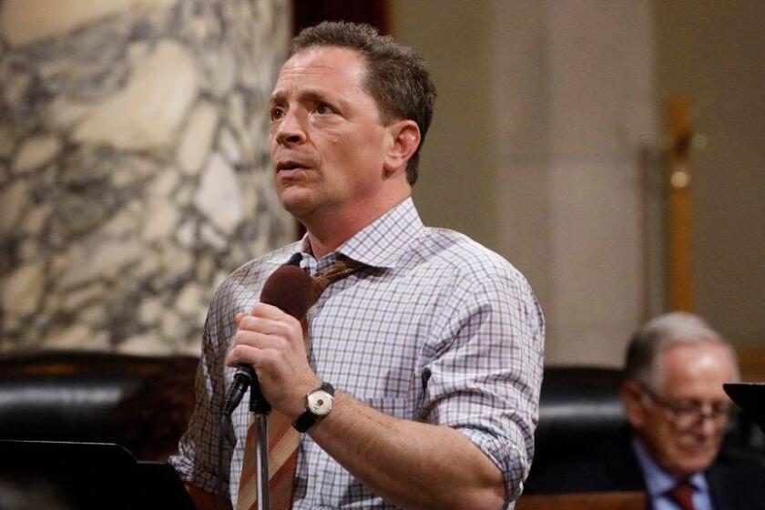 LOS ANGELES, CA - JANAUARY 27, 2018 - Actor Joshua Malina, as Carl Bernstein, performs in The Fountain Theatre's production of a one-night-only reading of the screenplay to "All the President's Men," in City Council Chambers in City Hall in Los Angeles on January 27, 2018. (Genaro Molina / Los Angeles Times)