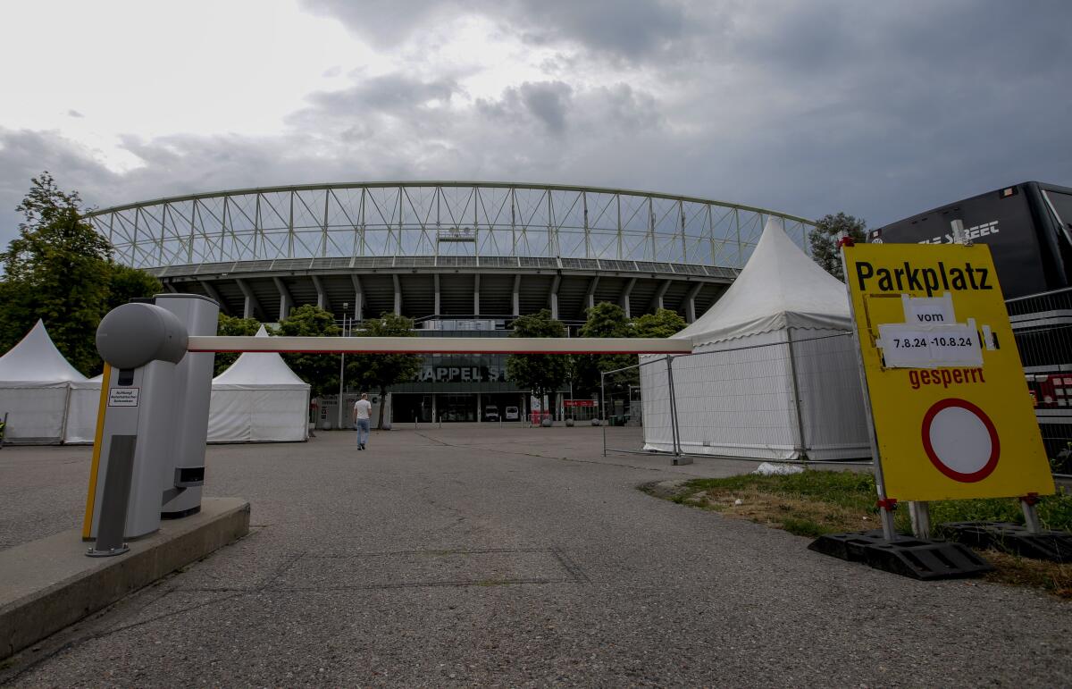 Una vista exterior del estadio Ernst Happel en Viena el jueves 8 de agosto de 2024. 