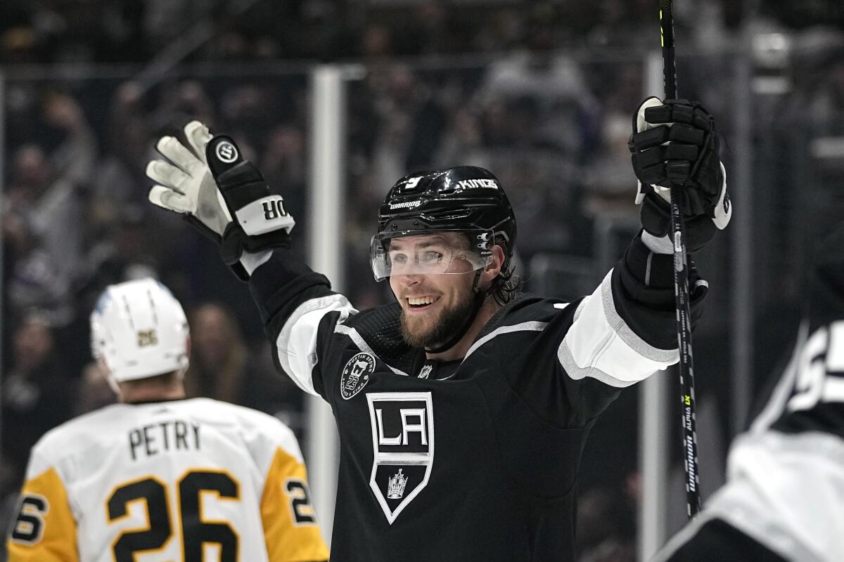 Younger Kings players must beat Anze Kopitar for scoring title - Los Angeles  Times
