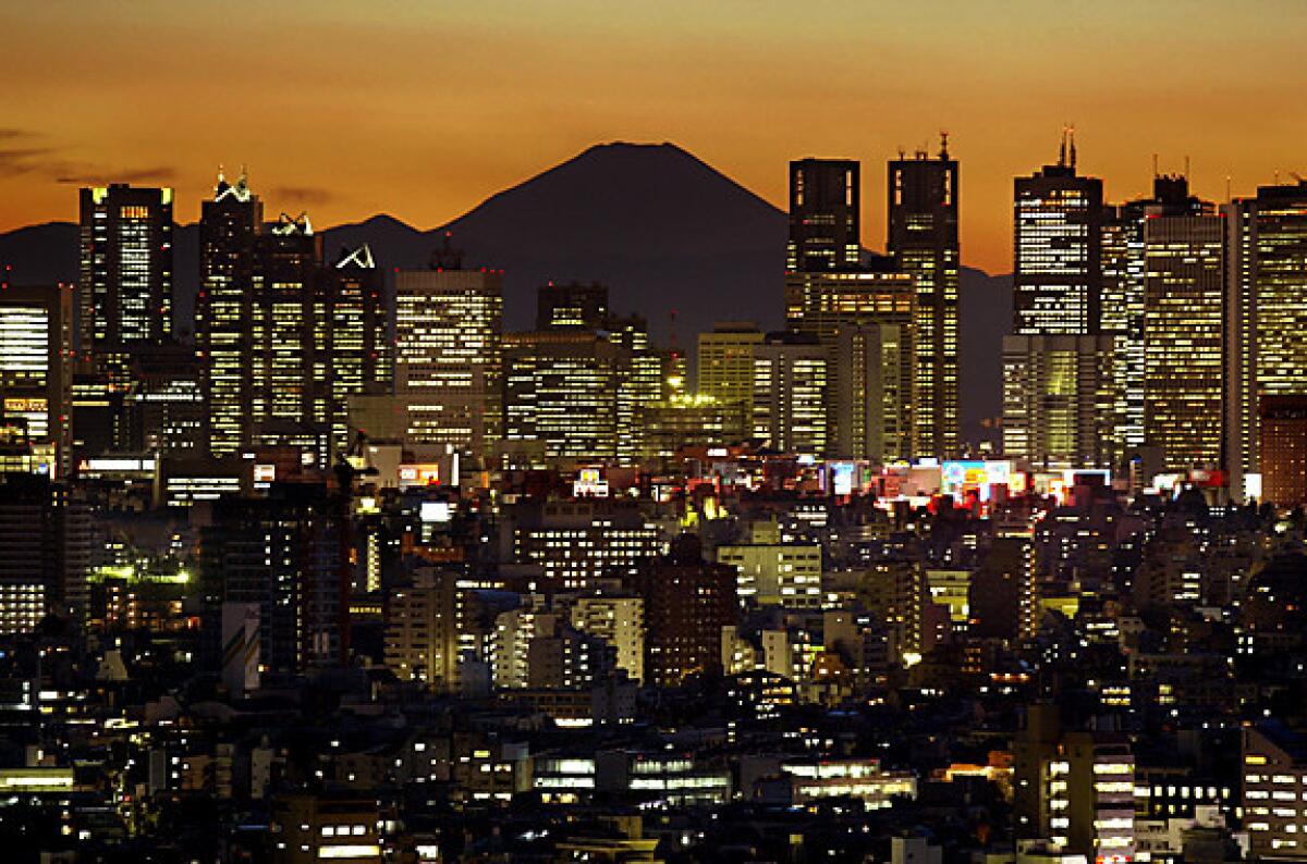 Singapore Air is offering an $870 round-trip fare from LAX to Tokyo.