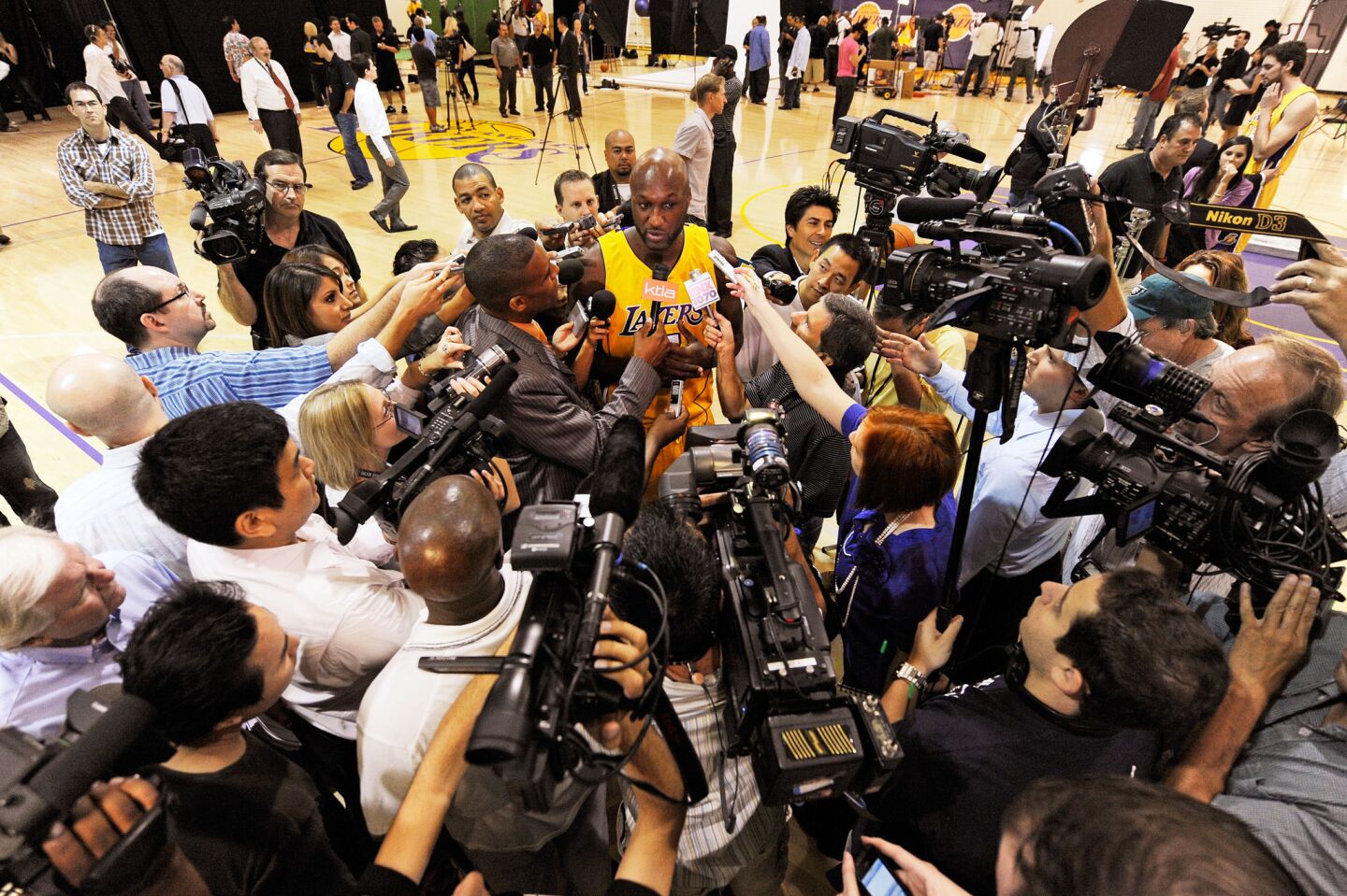 Lamar Odom of the Los Angeles Lakers is surrounded by a crush of reporters during Lakers media day at the Lakers training facility on September 29, 2009 in El Segundo.