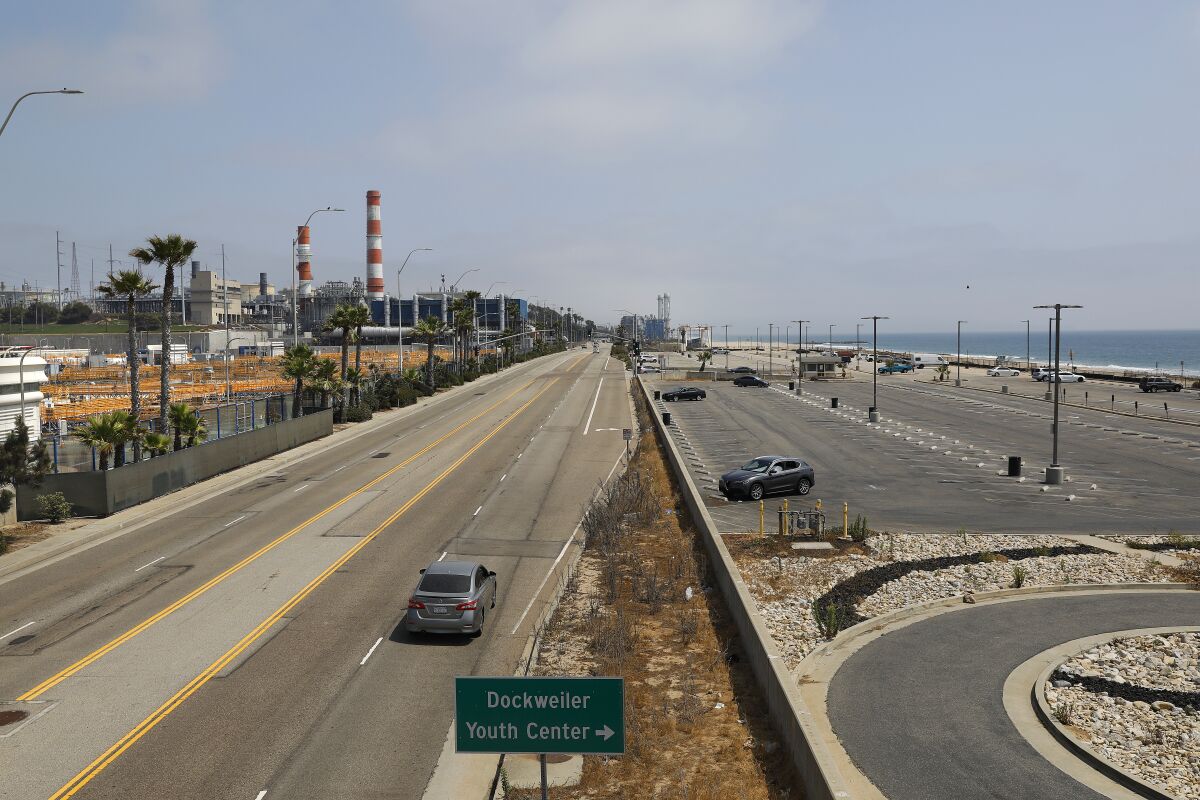PLAYA DEL REY, CALIFORNIA: Hyperion sewage treatment plant in Playa del Rey, on left, is across the street from Dockweiler State Beach, at right, on Tuesday, July 13, 2021. The beach closed to swimming after a 17-million-gallon sewage spill. (Christina House / Los Angeles Times)