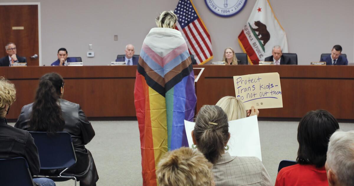 Projet de loi sur la confidentialité des élèves LGBTQ+ proposé à San Diego par Chris Ward: analyses et perspectives