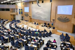 El parlamento sueco vota sobre una ley sobre identidad de género, el Estocolmo, el 17 de abril de 2024. (Jessica Gow/TT News Agency via AP)
