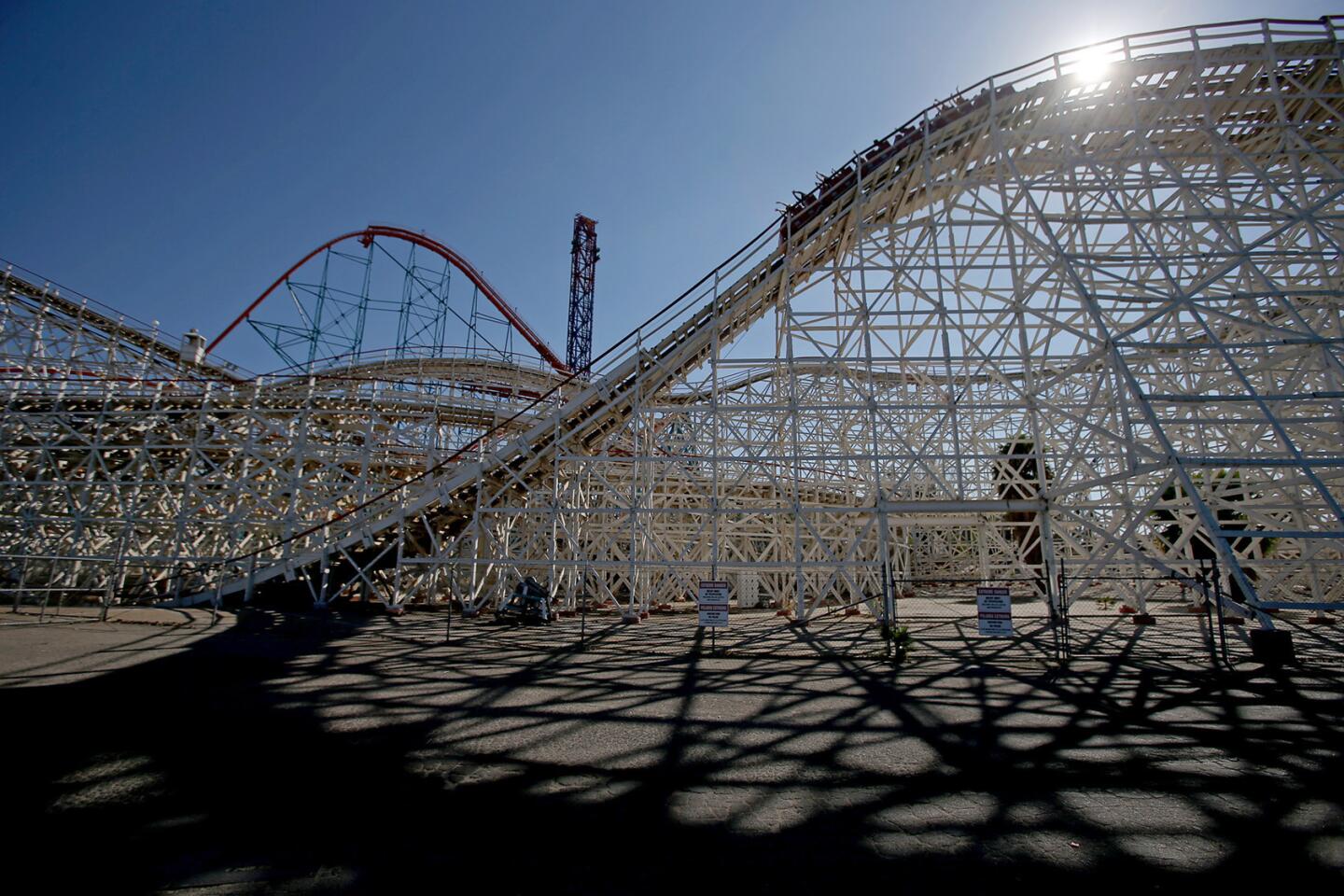 Six Flags' Colossus wood roller coaster to close Saturday - Los Angeles  Times