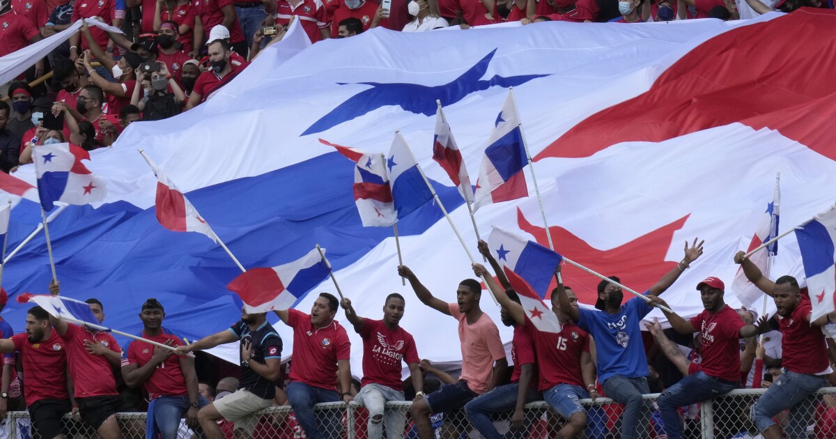 Panamá juega contra El Salvador sin público por sanción