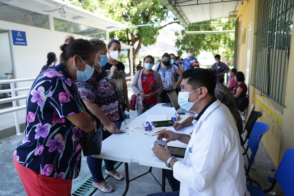 El Salvador aplica más de dos millones de vacunas contra el coronavirus
