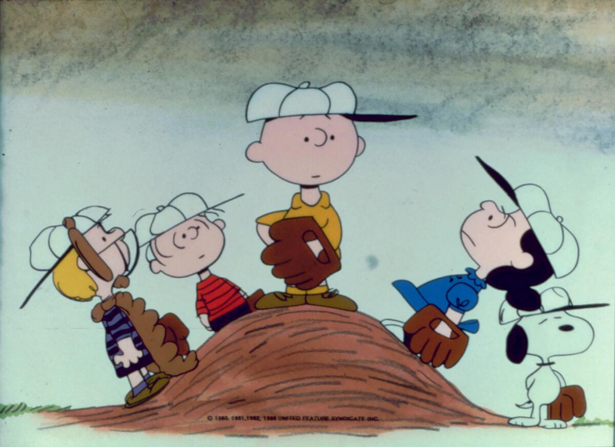 Peter Robbins dejó de interpretar la voz de Charlie Brown (centro) a los 14 años.