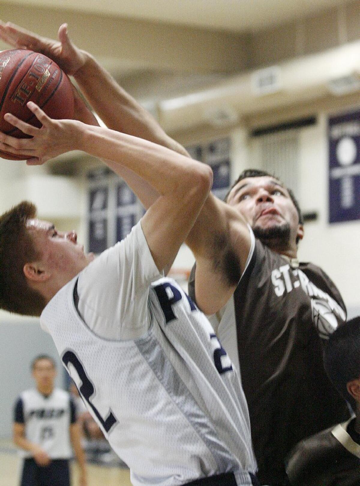 Flintridge Prep's Robert Cartwright, left, scored a game-high 27 points -- despite being defended by St. Francis' Noah Willerford here -- in a 60-56 loss to the Golden Knights.