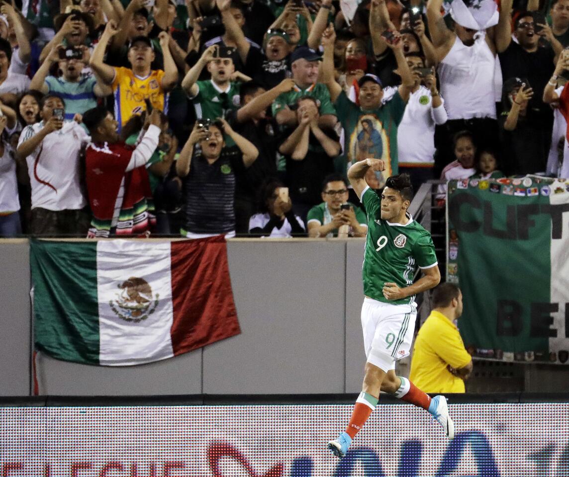 APphoto_APTOPIX Ireland Mexico Soccer