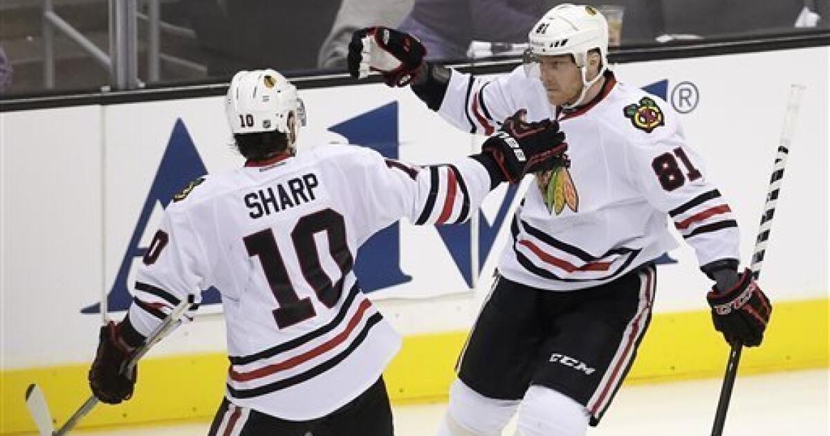 Crawford helps Blackhawks top Red Wings 2-1 - The San Diego Union