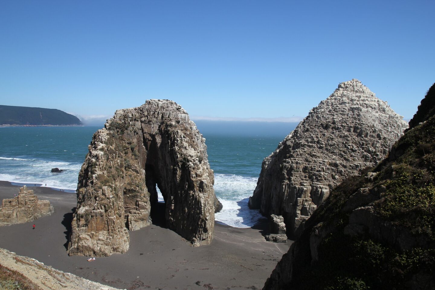 Just south of Constitución, the rugged coastline offers some pretty wondrous vistas.