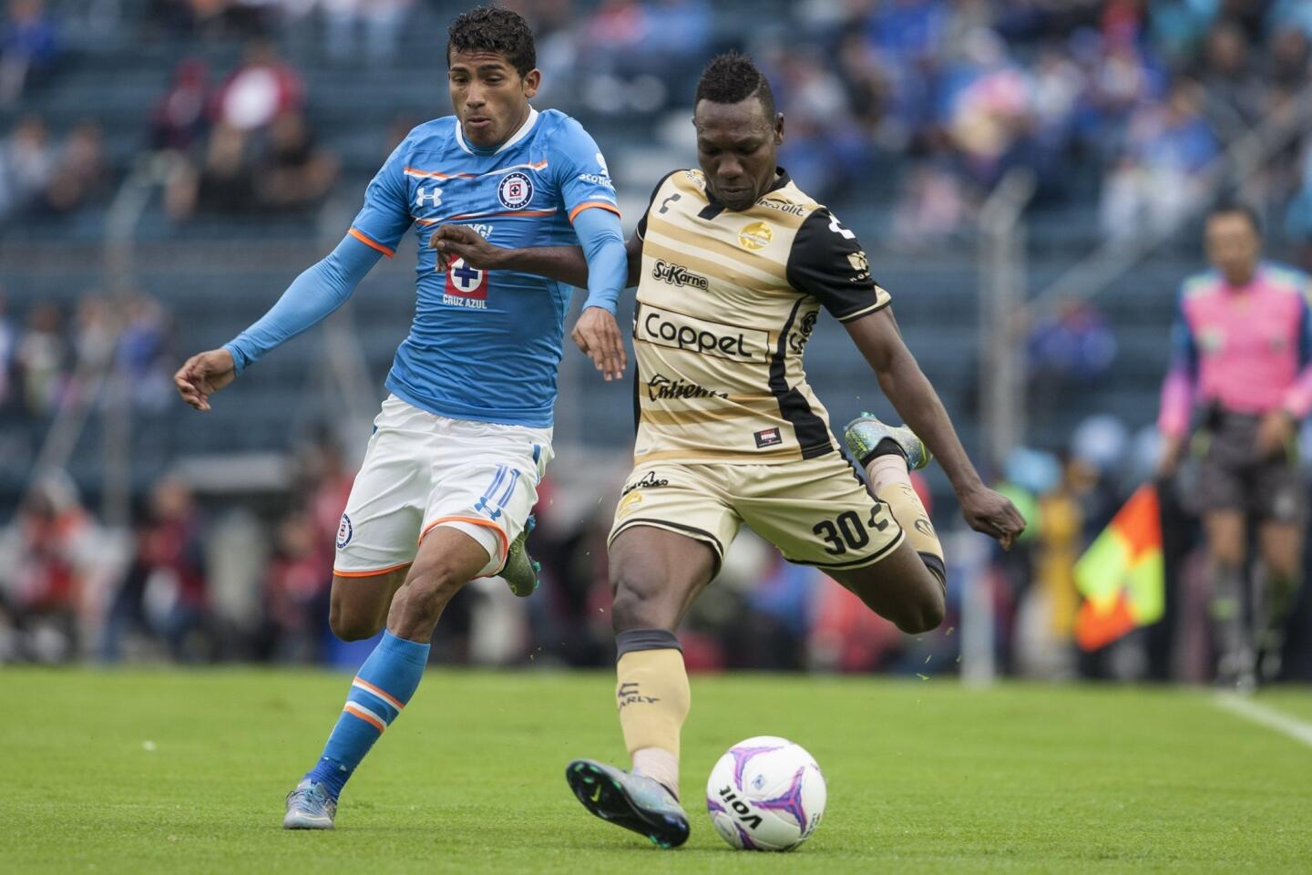 Sinaloa peleó y consiguió el 1-1 en casa del Cruz Azul el sábado, en juego por la fecha 13 del torneo Apertura 2015 del futbol mexicano.