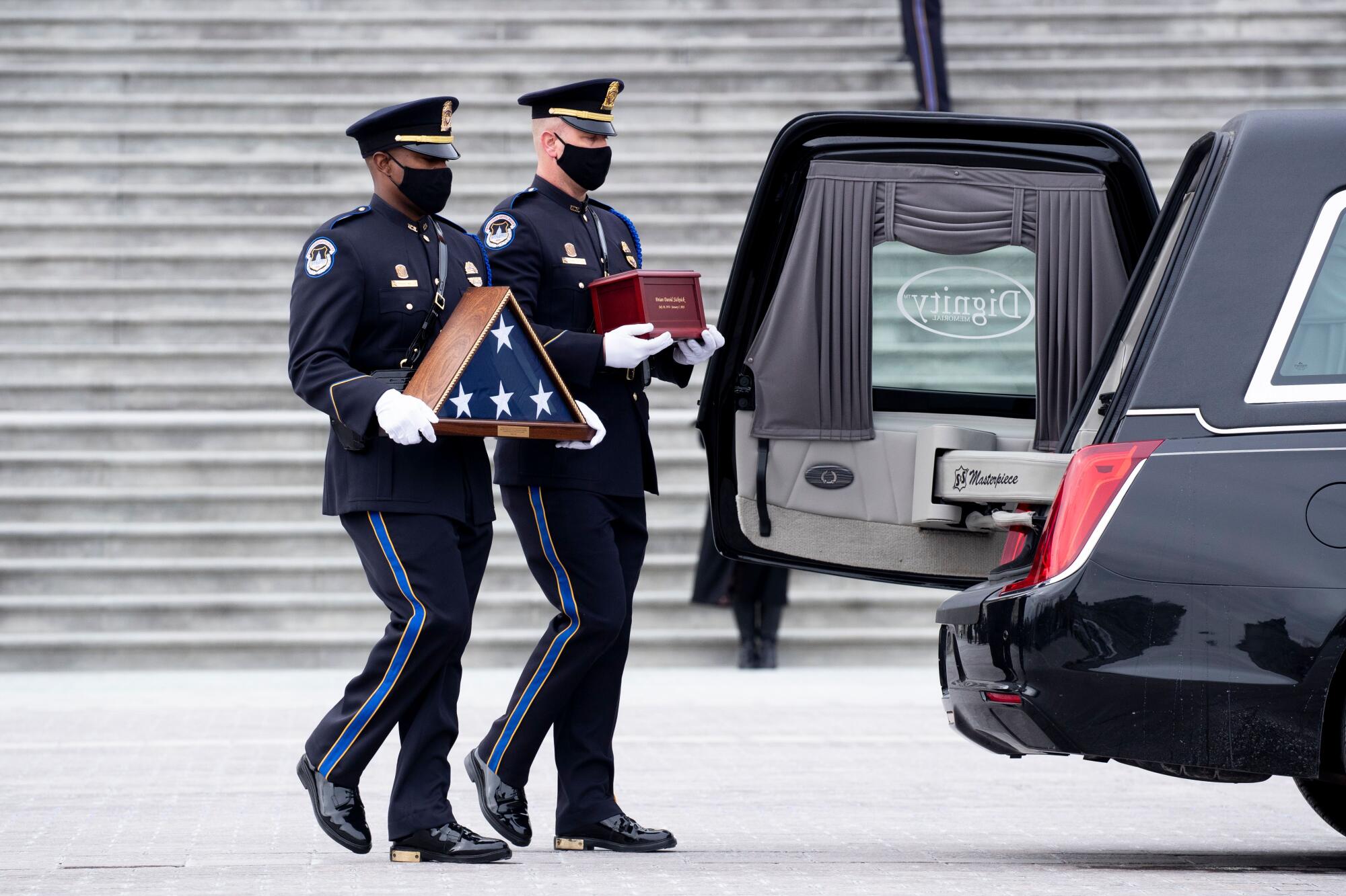 Officers carry Sicknick's remains  