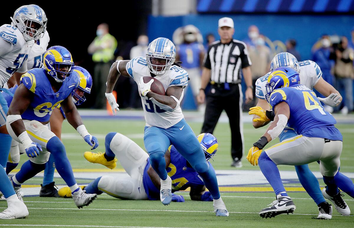 Lions running back D'Andre Swift carries the ball in the fourth quarter.