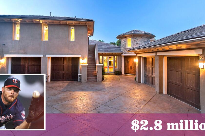 Professional baseball player Jason Kubel has sold his home in a gated Calabasas community for $2.8 million.