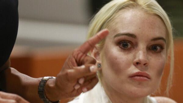 2010 | Lindsay Lohan: Lost my passport, may be late for court