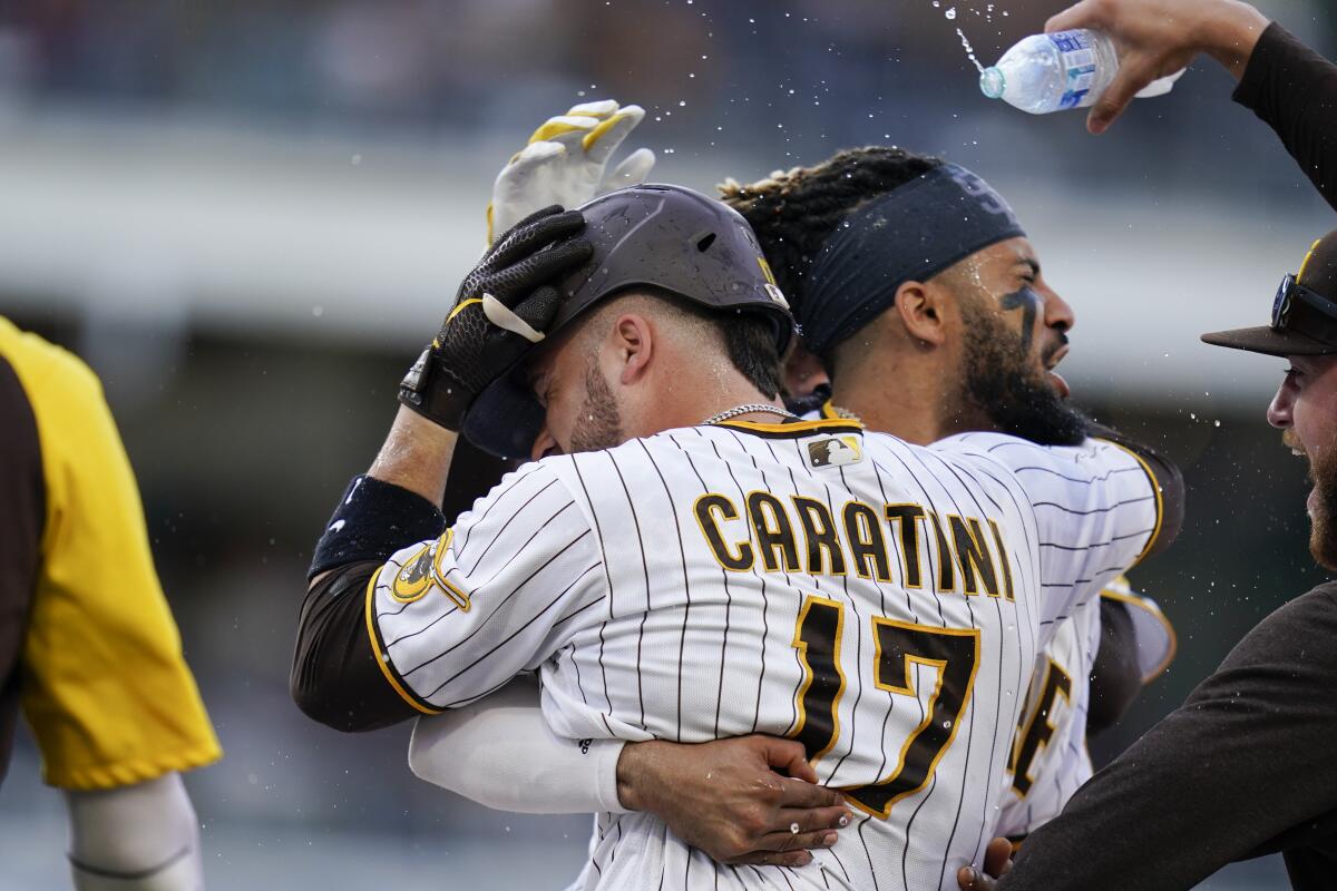 SF Giants' winning streak reaches 10 games against Padres