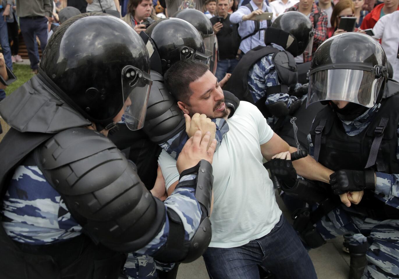 Thousands of anti-government activists protesting across Russia