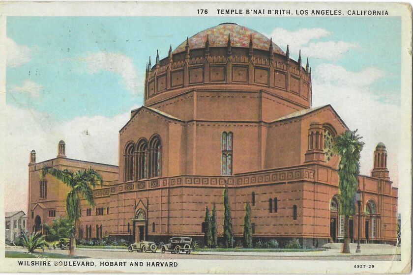 Exterior view of the Wilshire Boulevard Temple in Los Angeles