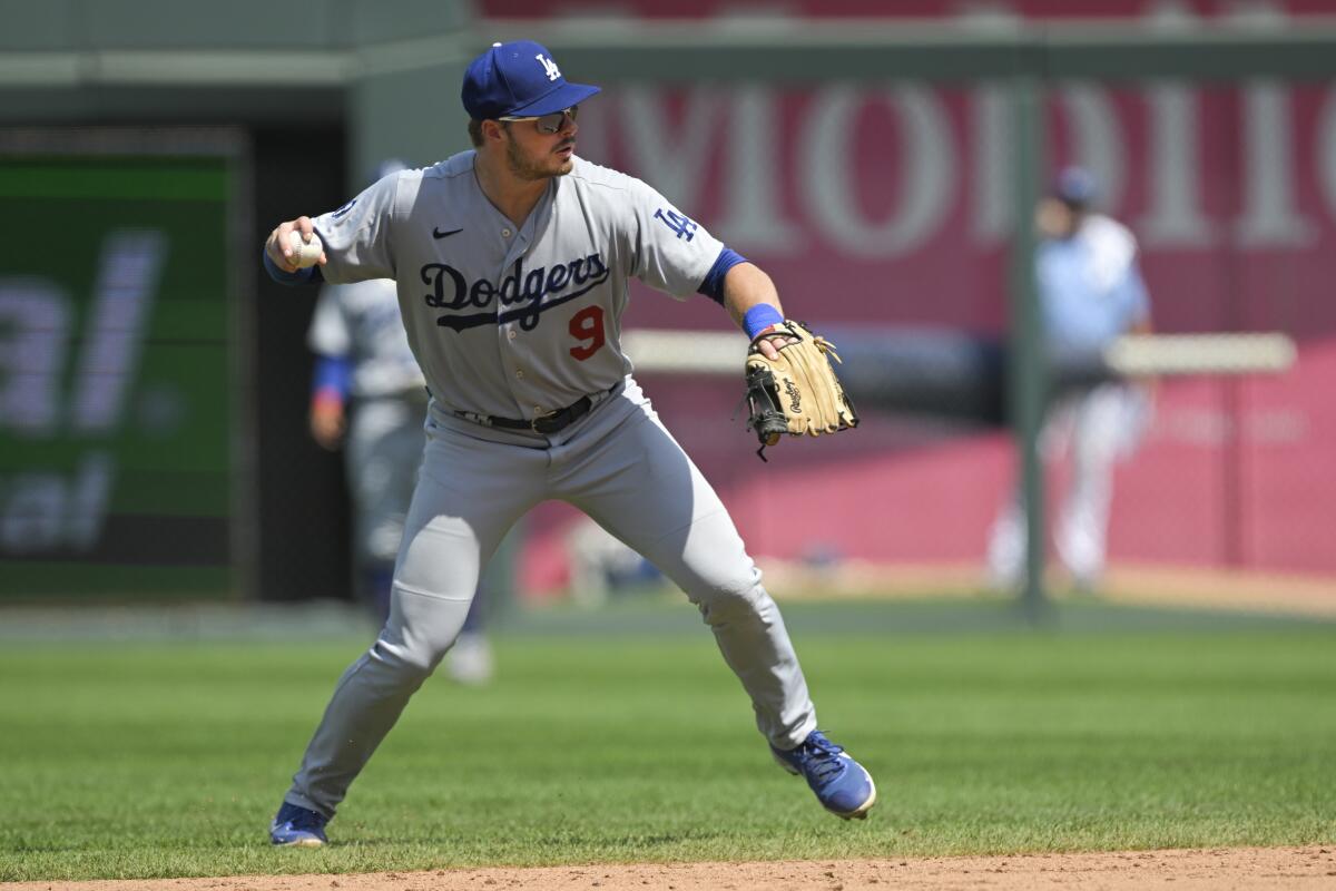 Dodgers to retire number of Fernando Valenzuela during three-day celebration  