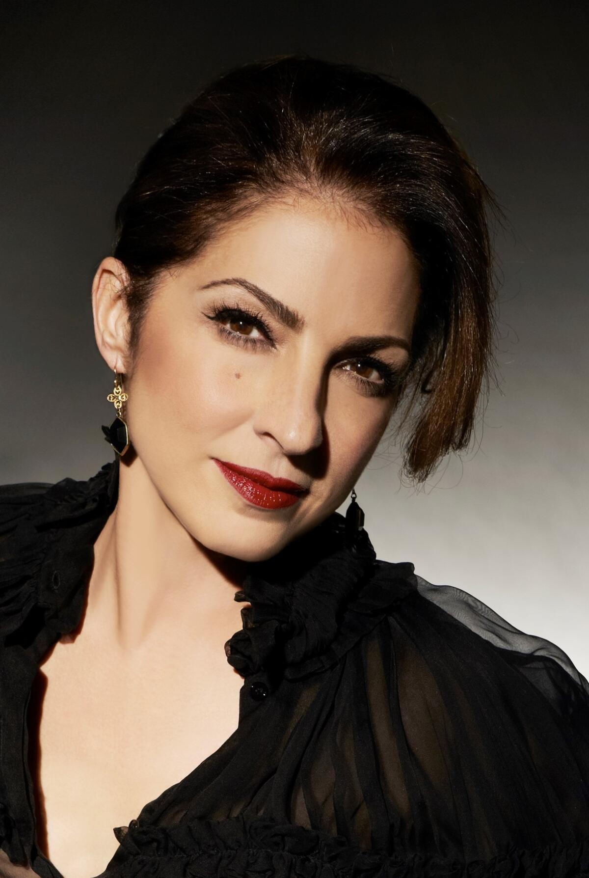 Gloria Estefan, personalidad de la comunidad artística latina