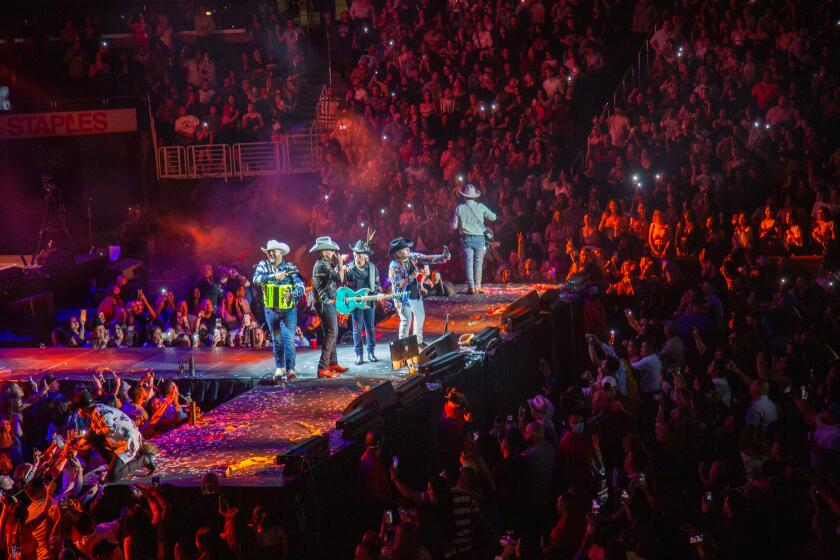 Los 7 conciertos de Grupo Firme en el Staples Center marcaron cun récord como el mayor número de presentaciones consecutivas alcanzado por una agrupación latina en toda la historia de ese lugar.