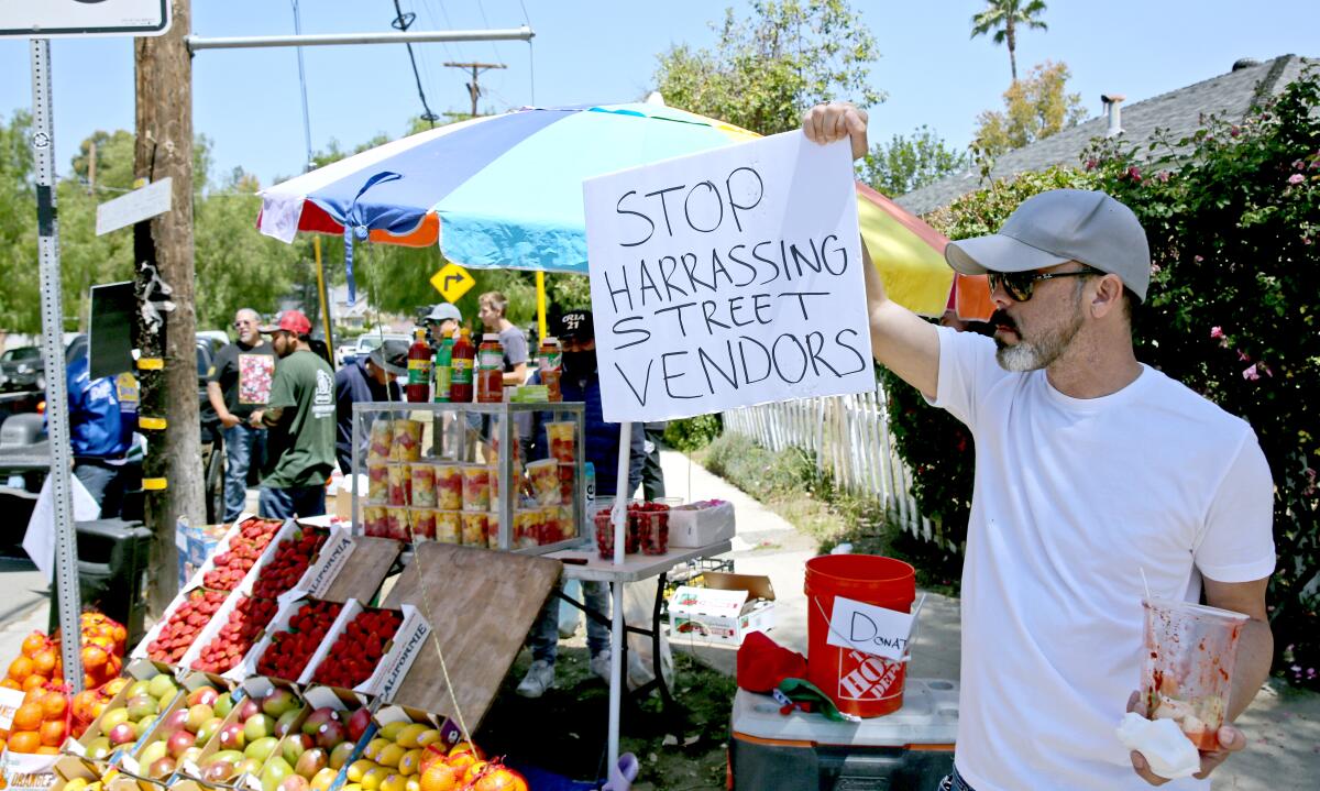 Kelly Parra shows his support for a street fruit vendor