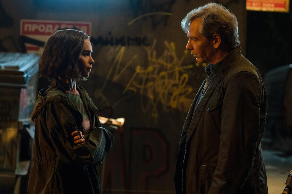 Emilia Clarke as G'iah and Ben Mendelsohn as Talos face one another in a dark room.