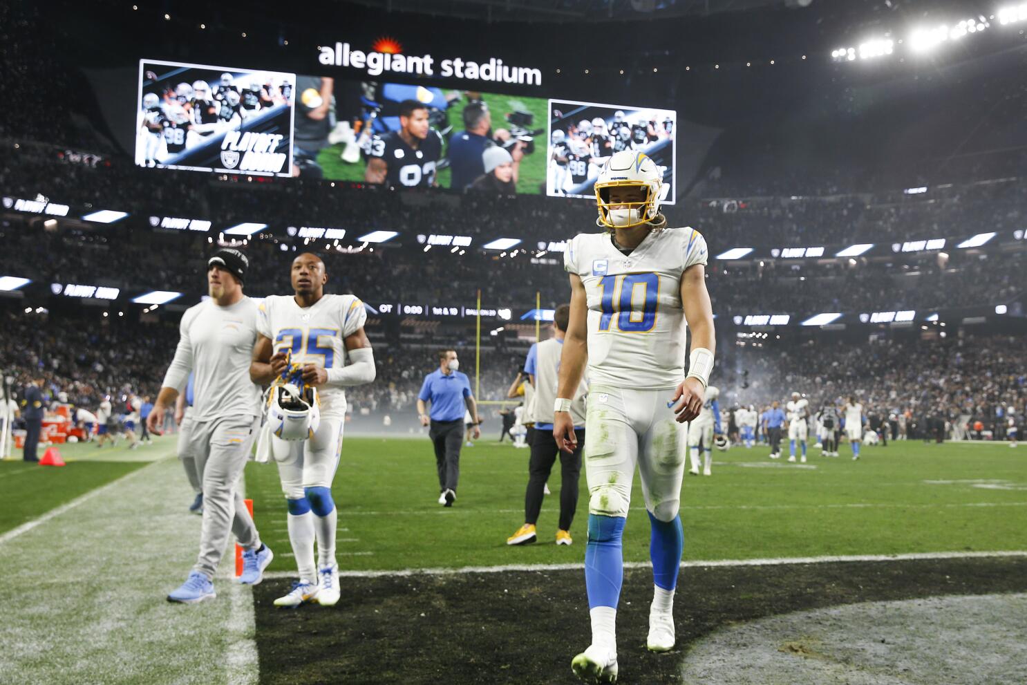 Nick Canepa's report card: Quarterback, coaching, secondary all get Fs for  Chargers' effort in loss to Titans - The San Diego Union-Tribune