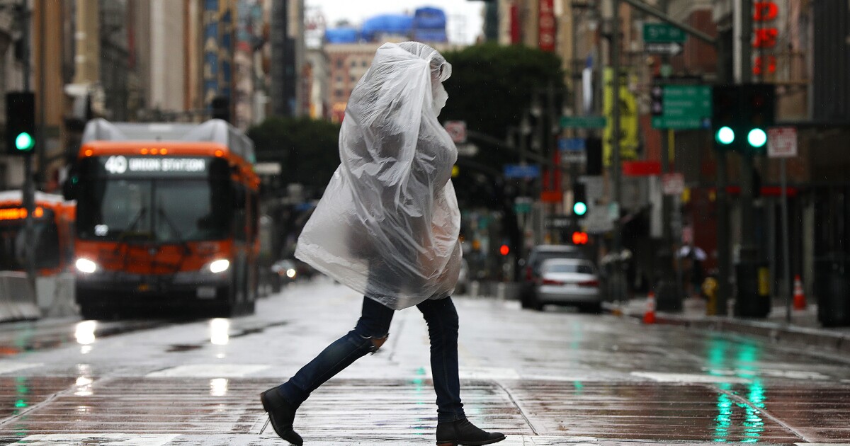 Mudslide in Hollywood Hills as storm lashes Southern California with heavy rain - Los Angeles Times