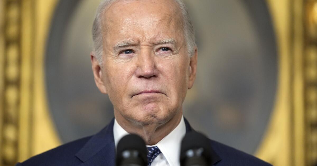 Column: Biden’s memory is failing. So is Trump’s. The question is whose flaws are more dangerous