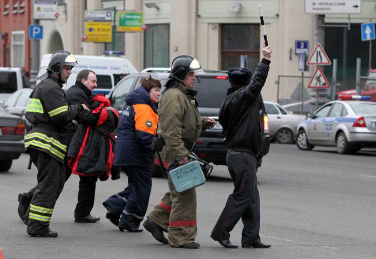 Russian police stop traffic