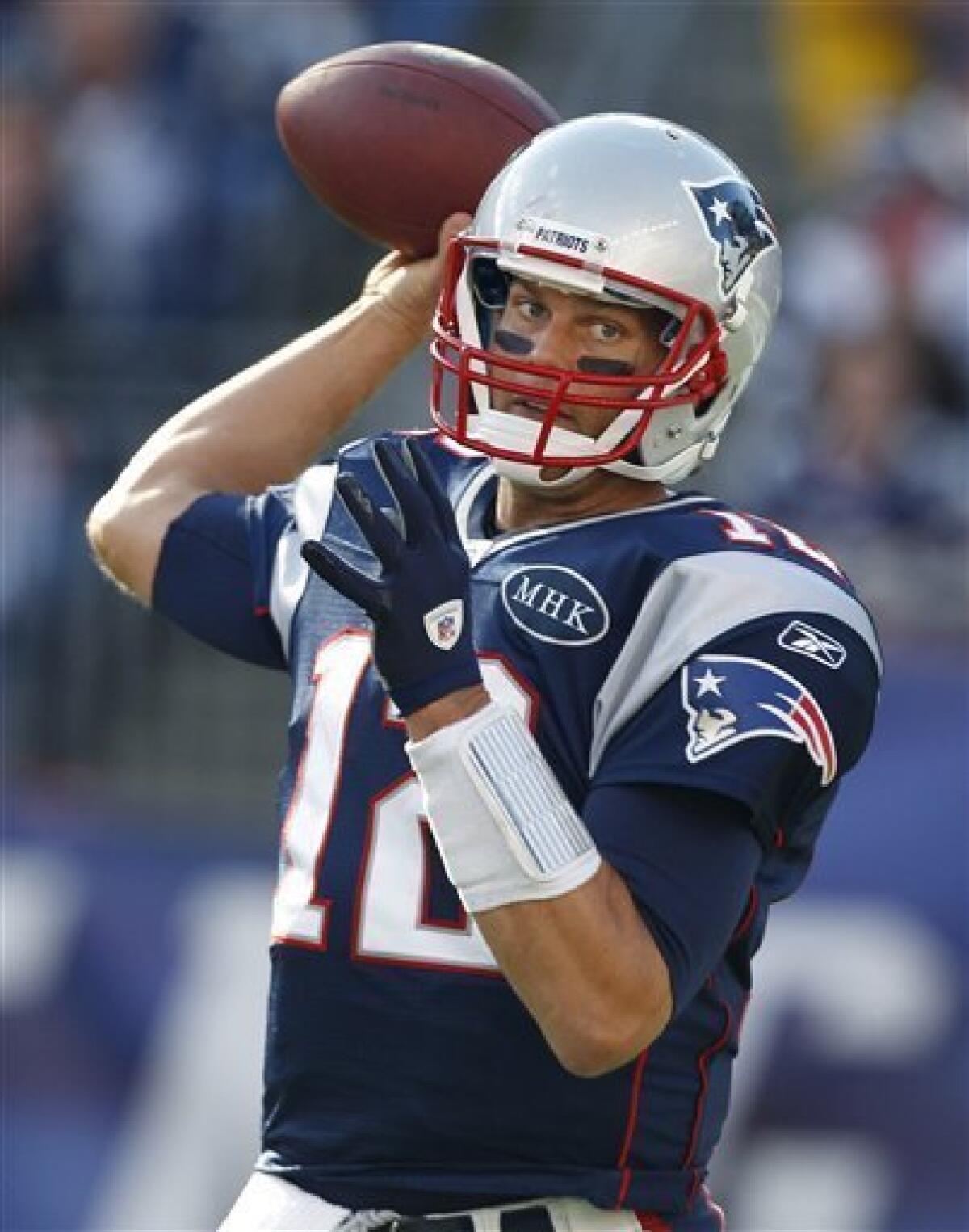 Tom Brady sets NFL career passing yards record against Patriots