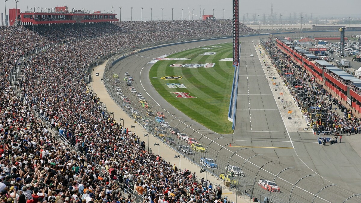 As Popularity And Seating Wane Nascar Explores Capacity To Change Los Angeles Times