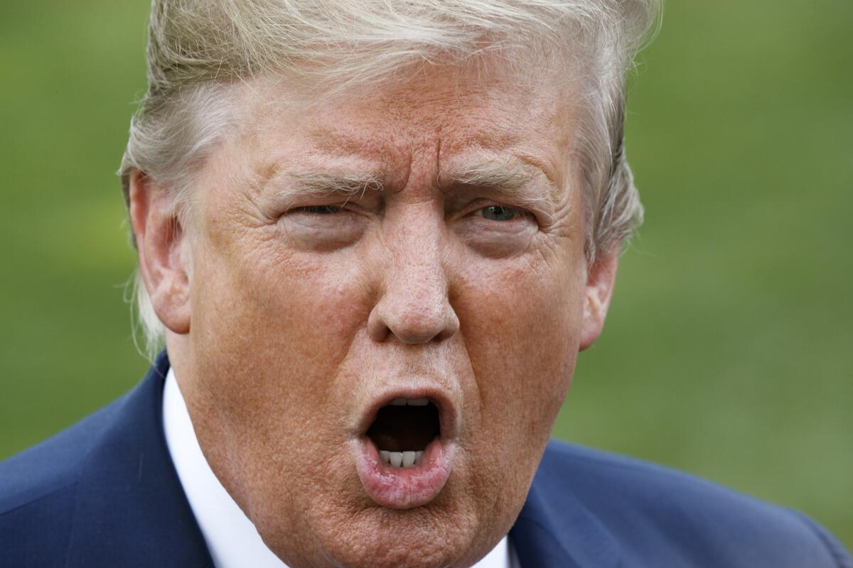 El presidente Donald Trump habla con la prensa sobre el testimonio ante el Congreso del exfiscal especial Robert Mueller en miércoles 24 de julio de 2019 en la Casa Blanca en Washington. (AP Foto/Jacquelyn Martin)