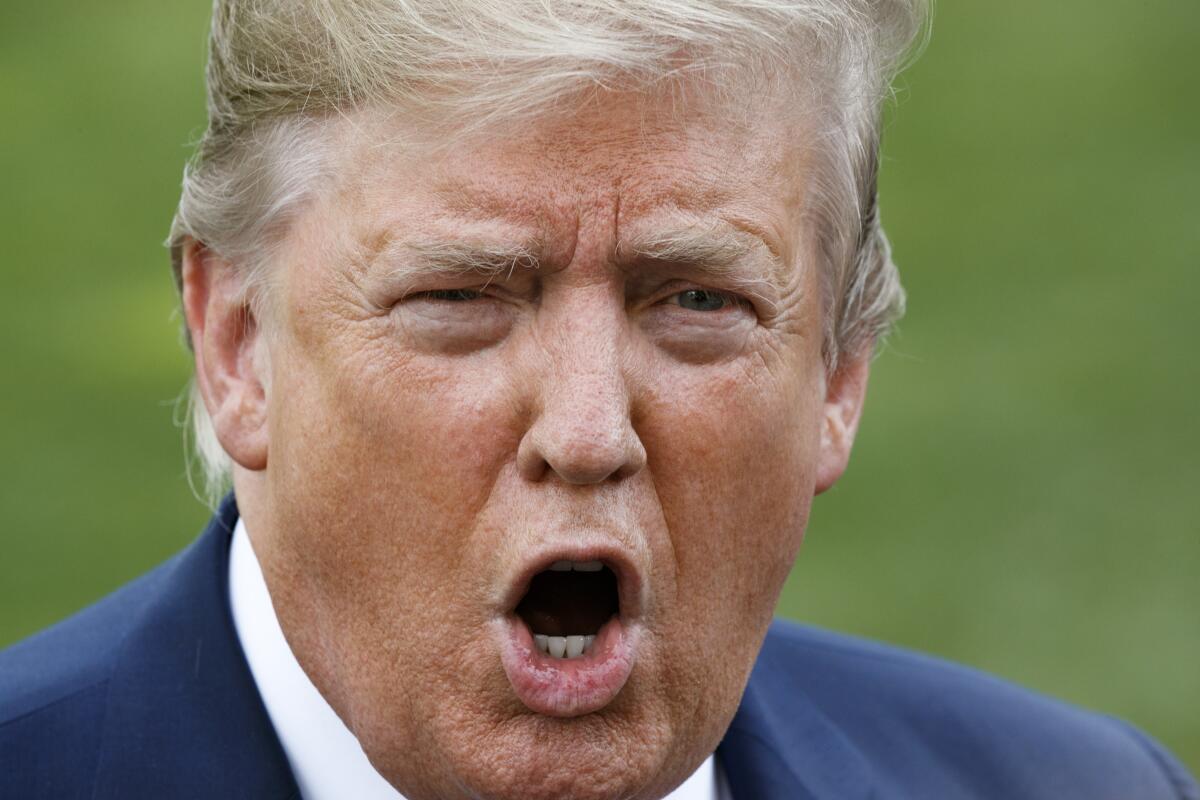 El presidente Donald Trump habla con la prensa sobre el testimonio ante el Congreso del exfiscal especial Robert Mueller en miércoles 24 de julio de 2019 en la Casa Blanca en Washington. (AP Foto/Jacquelyn Martin)