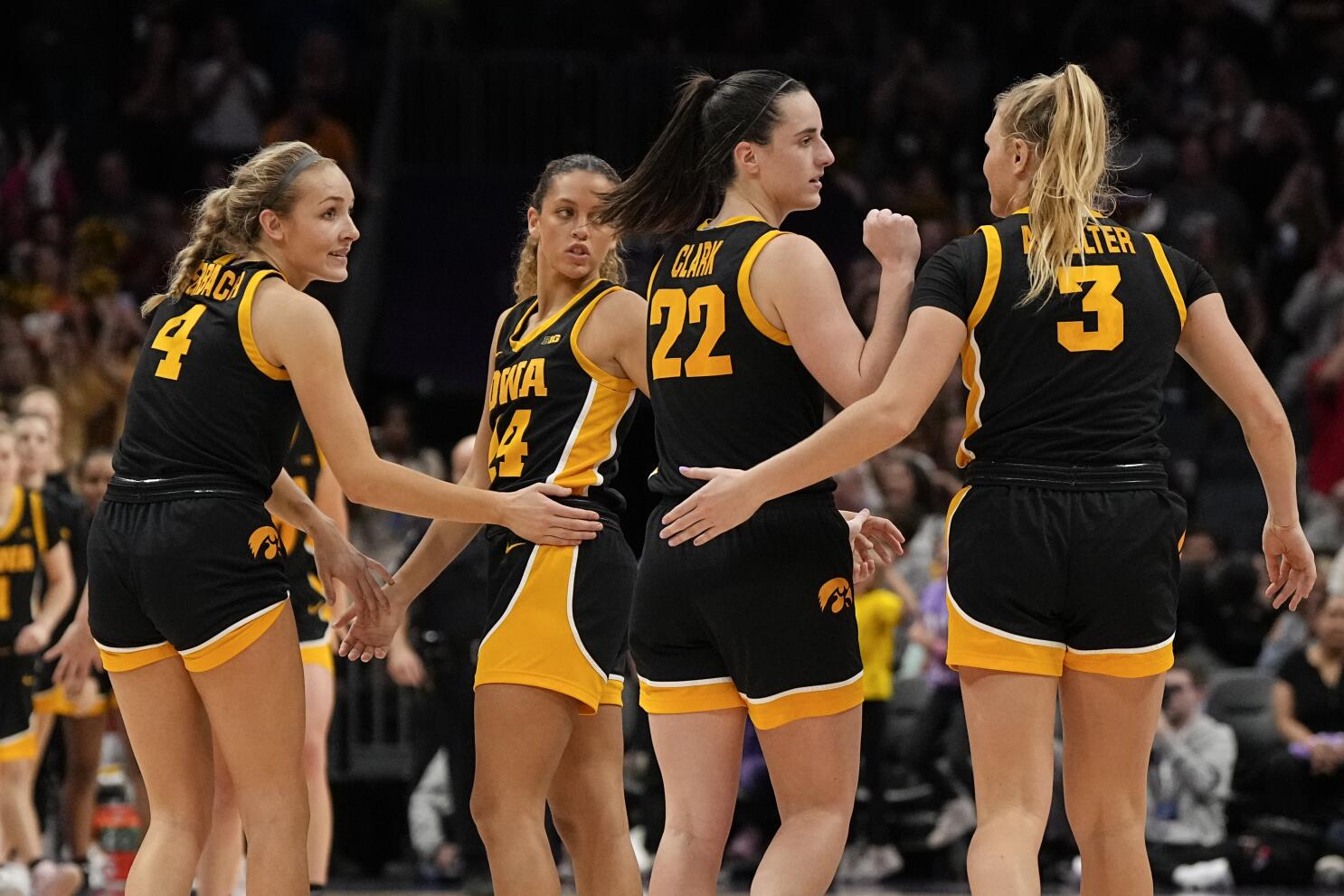 Generational player' Caitlin Clark puts on a show, dropping 44 as No. 3 Iowa tops No. 8 Va Tech - The San Diego Union-Tribune