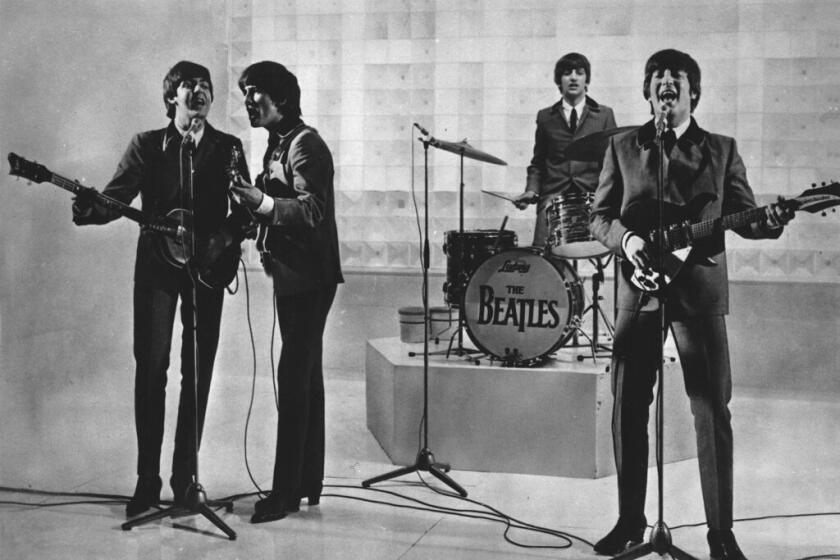 ARCHIVO - The Beatles dando un espectáculo en una fecha desconocida. 