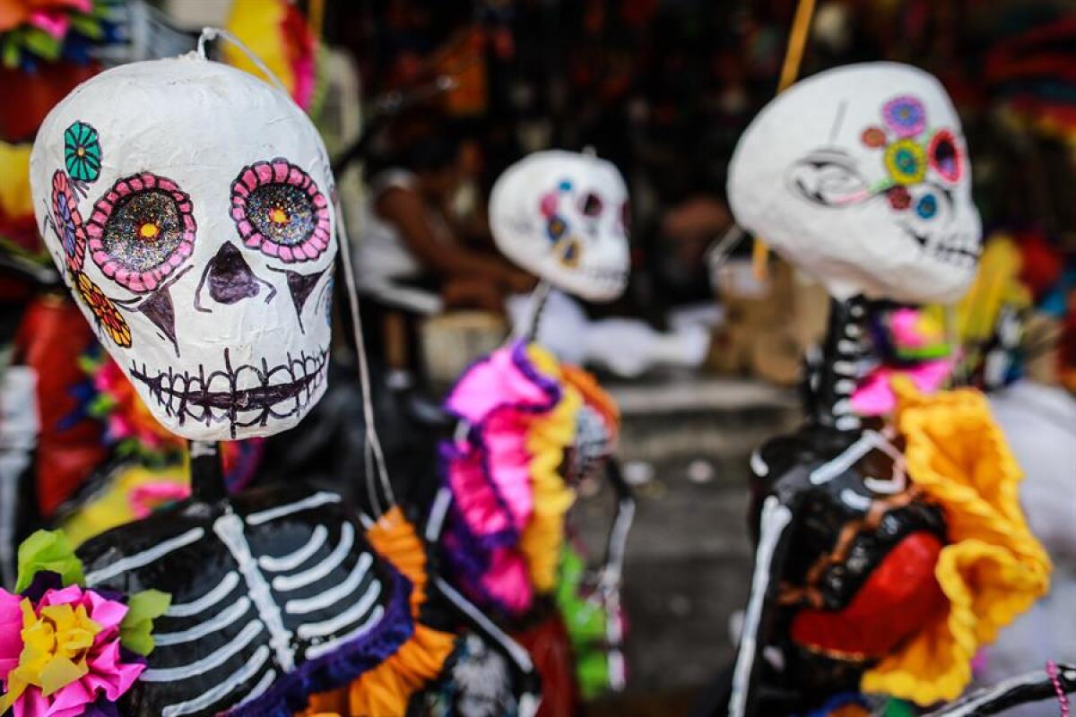 El Papel Maché en México: Una Tradición de Creatividad y Color – Artesanías  Flor de Piña