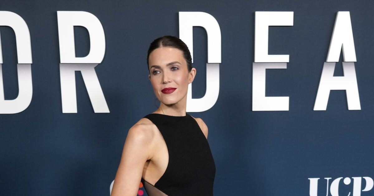 Mandy Moore blasts Amazon for delivery to burned-down home Mandy Moore blasts Amazon for delivery to burned-down home