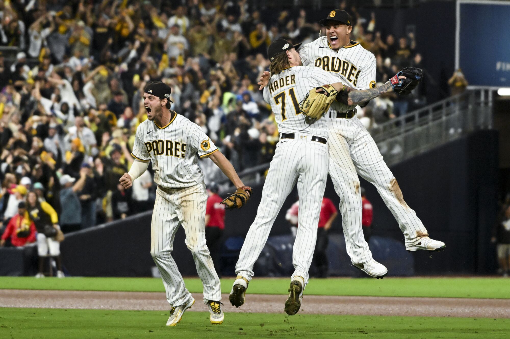  Padres celebrate after defeating the Los Angeles Dodgers 5-3 in game 4.