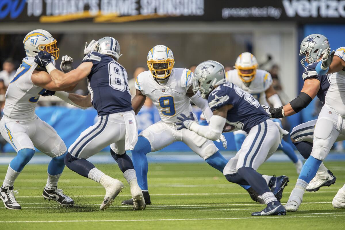 Chargers linebacker Kenneth Murray Jr., center, pursues against the Cowboys.