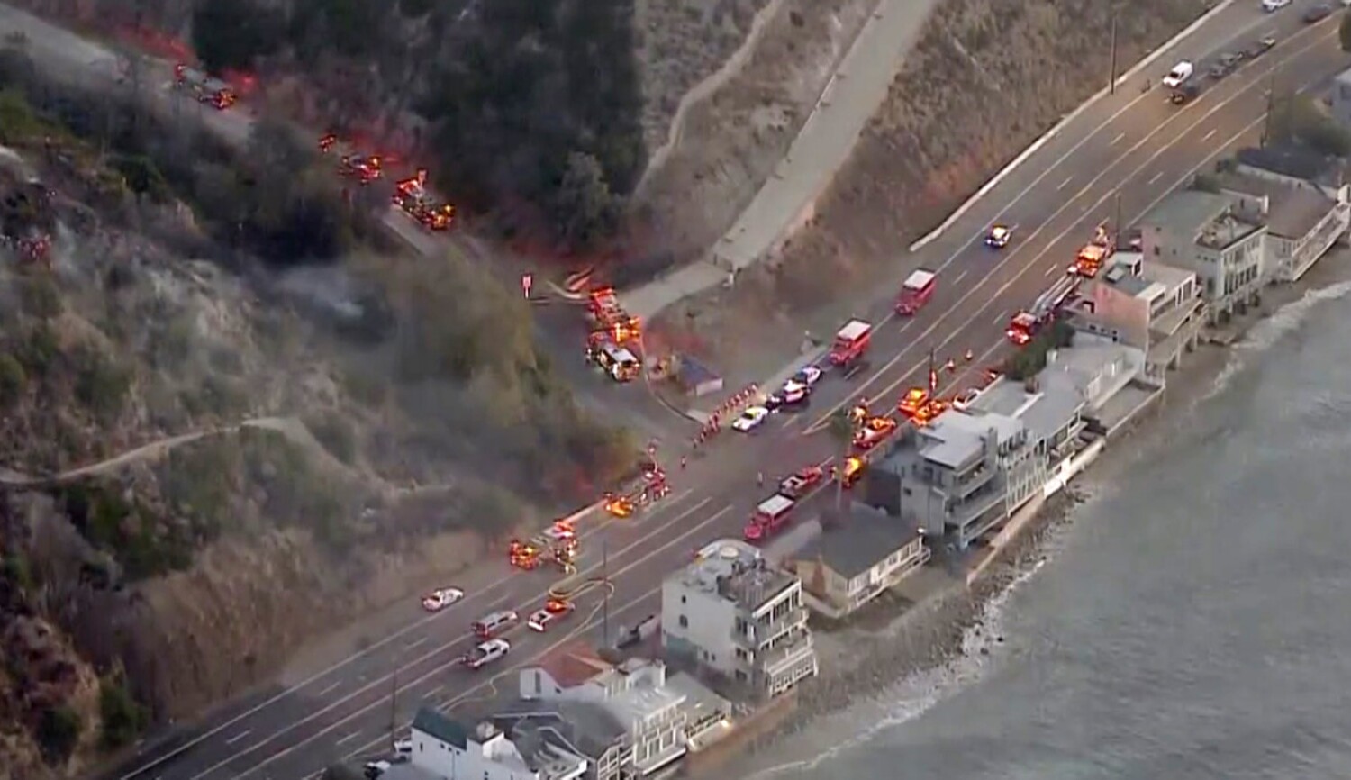 Malibu brush fire closes portion of Pacific Coast Highway
