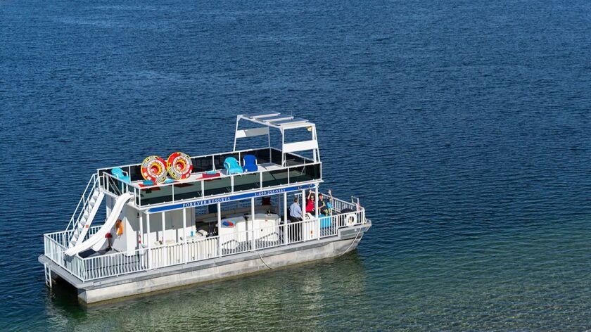When Vegas Pools Get Too Crowded Rent A Floating Cabana On Lake Mead For A Day Los Angeles Times